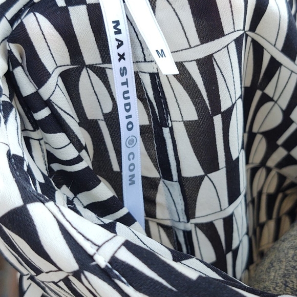 Geometric silk blouse - Picture 2 of 3